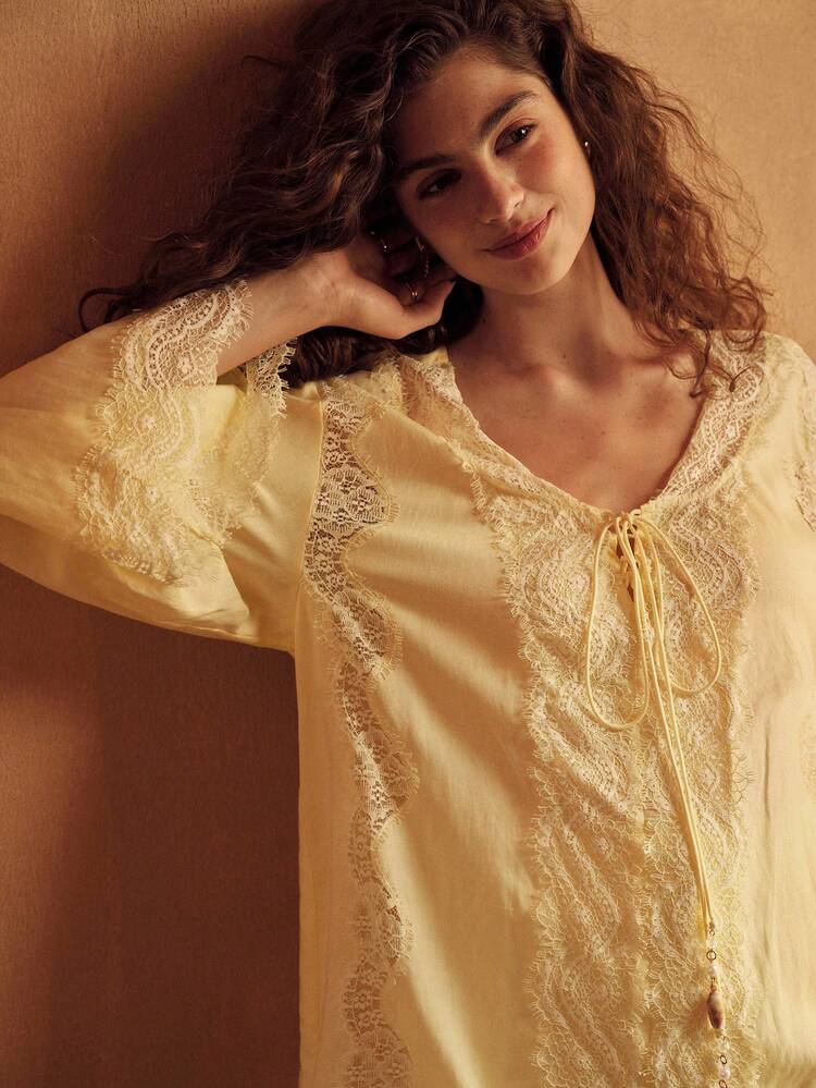 WOMEN'S LINEN LACE-UP VACATION SHIRT