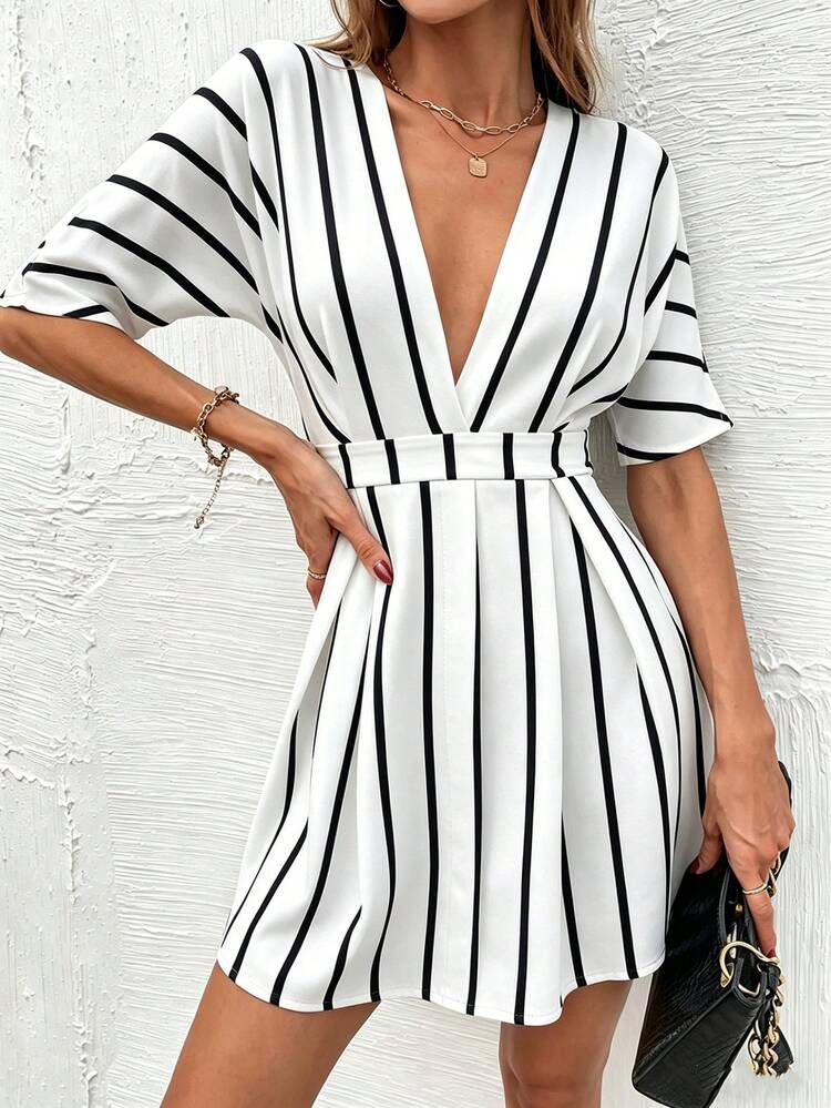 Calvaya Vestido corto de verano casual y de vacaciones para mujer con cuello en V profundo, estampado de rayas y cintura ceñida - Blanco - Añade 3