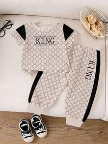 Bộ đồ cho bé trai phong cách tối giản, họa tiết gấu và hình học, in chữ "KING" trên áo thun cổ tròn tay ngắn và quần cùng màu, thích hợp cho mùa xuân hè. - Nhiều màu - Xem 3