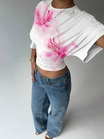 Aloruh 女士休闲优雅度假风粉色百合花印花圆领蝙蝠袖褶皱设计短款时尚上衣，百合花T恤，度假衬衫