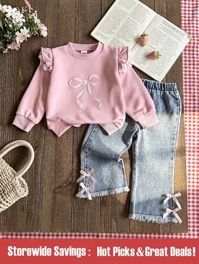 SHEIN Bộ 2 món áo nỉ dài tay cổ tròn thêu hình bướm màu hồng ngọt ngào cho bé gái và quần jean, trang trí nơ ruy băng màu hồng, thích hợp cho đi chơi, hẹn hò, mặc thường ngày, đi học, dự tiệc và nhiều dịp khác. Bộ quần jean cho bé gái, trang phục bé gái có nơ, quần áo bé gái, bộ áo cho bé gái, trang phục bé gái có nơ, bộ quần áo bé gái, bộ quần jean ống loe cho bé gái mùa thu đông.