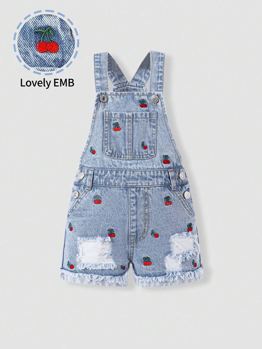 SHEIN Elladie kids 女童樱桃刺绣做旧口袋毛边牛仔背带短裤。甜美清新的装扮，适合户外购物、春季野餐、海滩度假、复活节、儿童节、开学季等各种场合。