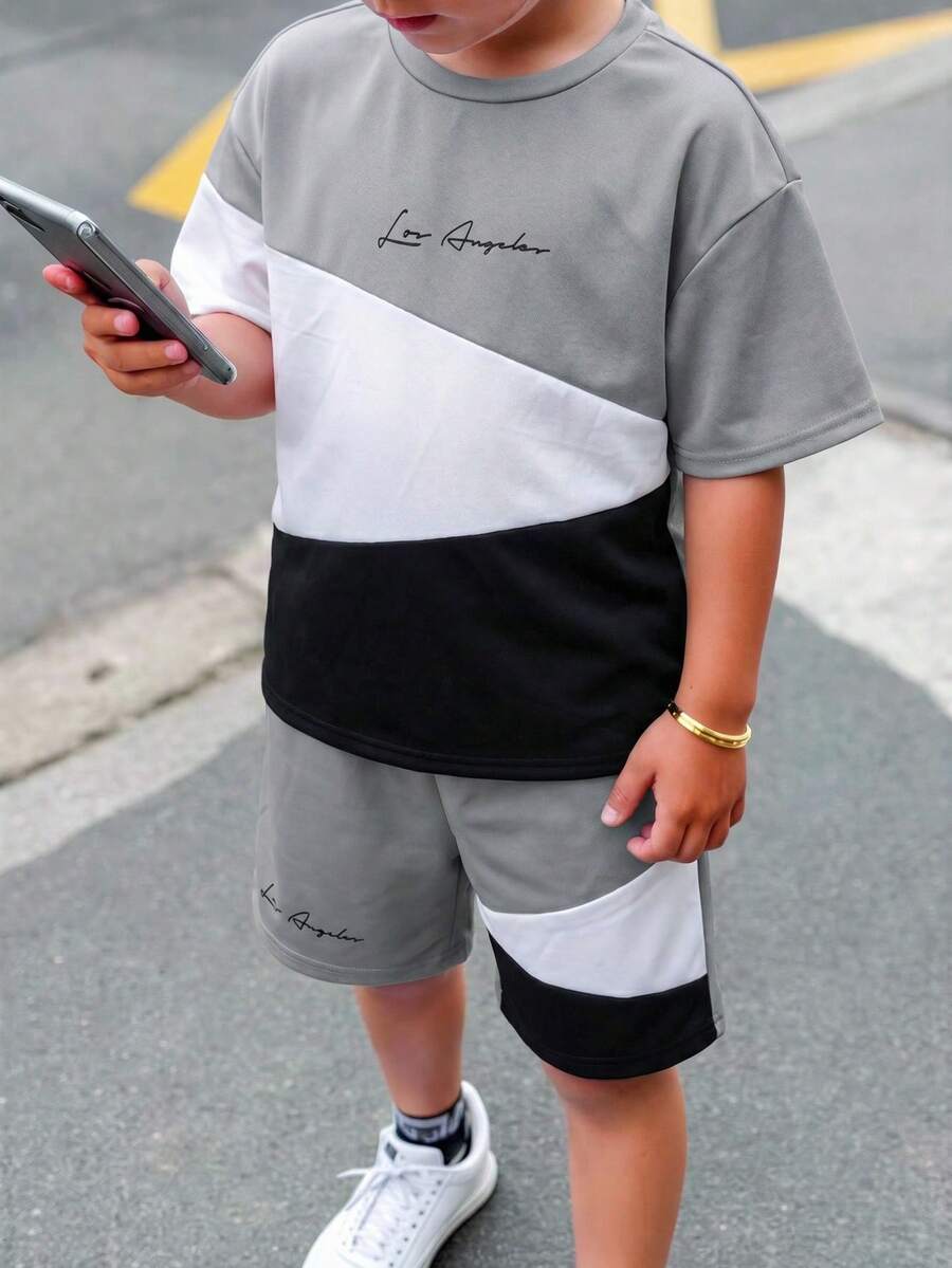 SHEIN 2件套儿童/青少年男童休闲撞色圆领短袖T恤短裤套装,适合通勤、上学、日常休闲穿着、运动、春夏穿着 - 灰色 - 查看 1