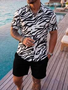 Surfspeed Camisa casual masculina com estampa de zebra e gola abotoada, coleção primavera/verão 2026, combinada com bermudas folgadas: um look confortável para férias na praia. - Preto e Branco - Ver 1