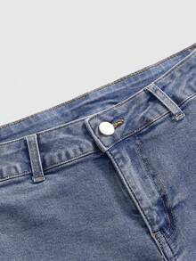ROMWE Quần short denim nữ cạp thấp, kiểu vintage Y2K, rách rưới, gợi cảm với họa tiết trái tim và nơ trang trí phía sau. - Rửa trung bình - Xem 3
