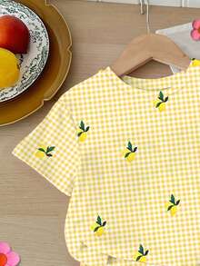 Bộ đồ 2 mảnh cho bé gái, áo thun và quần short, màu kem ngọt ngào, kiểu retro, in hình cây chanh và họa tiết kẻ caro vàng tươi mát, thích hợp mặc hàng ngày vào mùa hè, mềm mại, thoải mái, ấm áp, phong cách mùa xuân và mùa hè dễ thương, Kawaii, vừa vặn, dành cho bé gái, mang đến cảm giác nghỉ dưỡng, kỳ nghỉ, họa tiết đồ họa, Kawaii, in họa tiết, Y2K, bộ 2 mảnh, tông màu mùa xuân tươi mát, phong cách dã ngoại mùa hè. - Nhiều màu - Xem 3