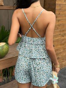SHEIN EZwear Bộ đồ đi nghỉ mát dành cho nữ: áo hai dây và quần short họa tiết hoa nhí màu xanh lá cây. - màu xanh lá - Xem 2