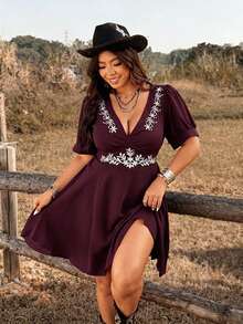Ceyna Plus Size V-Neck Embroidered Short Sleeve Waist Slimming Burgundy Dress, Spring/Summer Vacation - Red Violet - View 3