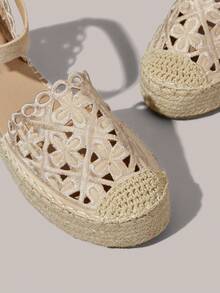 Styleloop Ladies Flat Bottom Round Toe Electric Embroidery Flower Hemp Rope Beach Leisure Holiday Sandals - Apricot - View 5