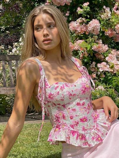SHEIN Camiseta de mujer con estampado floral, bordado y volantes en el bajo, adecuada para vacaciones