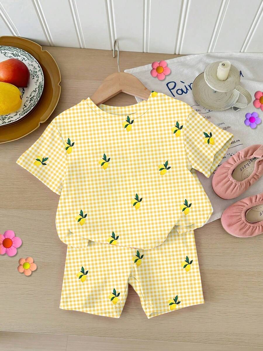 Bộ đồ 2 mảnh cho bé gái, áo thun và quần short, màu kem ngọt ngào, kiểu retro, in hình cây chanh và họa tiết kẻ caro vàng tươi mát, thích hợp mặc hàng ngày vào mùa hè, mềm mại, thoải mái, ấm áp, phong cách mùa xuân và mùa hè dễ thương, Kawaii, vừa vặn, dành cho bé gái, mang đến cảm giác nghỉ dưỡng, kỳ nghỉ, họa tiết đồ họa, Kawaii, in họa tiết, Y2K, bộ 2 mảnh, tông màu mùa xuân tươi mát, phong cách dã ngoại mùa hè. - Nhiều màu - Xem 1