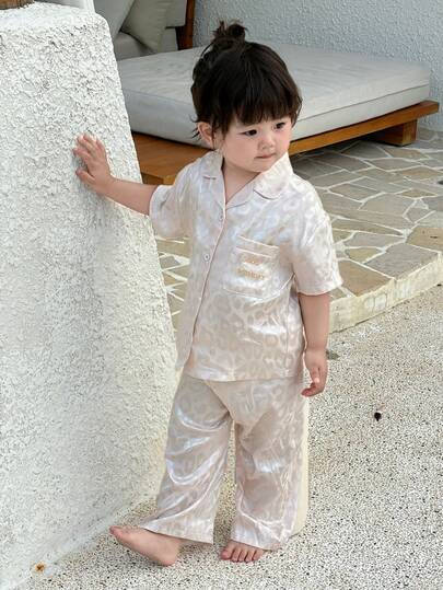 Dazy Kids Bộ đồ ngủ ngắn tay và quần họa tiết tối giản cho bé gái