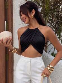 SHEIN PariChic Áo croptop gợi cảm dành cho nữ, áo kiểu croptop xếp ly màu đen với cổ áo kim loại trang trí, thiết kế buộc dây phía sau, thích hợp cho lễ hội âm nhạc, tiệc tùng, kỳ nghỉ biển. - màu đen - Xem 3
