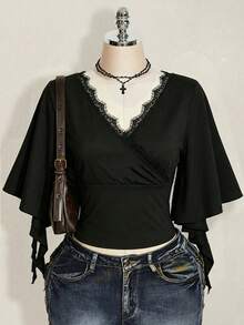 SHEIN ICON 大码女式复古优雅个性性感都市现代时尚休闲Y2K基础百搭蕾丝V领荷叶袖黑色修身T恤，适合音乐节穿着 - 黑色 - 查看 1