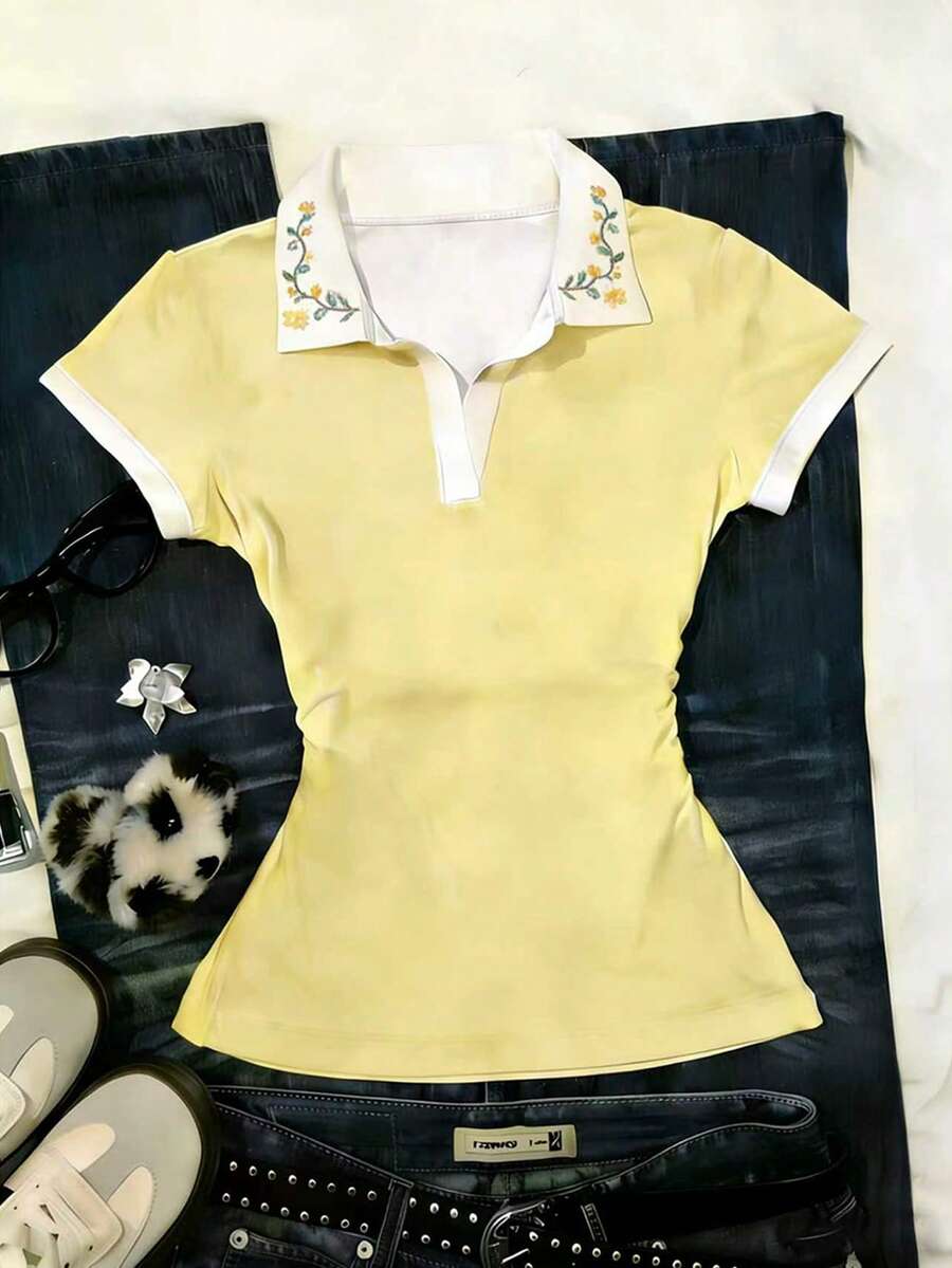 SHEIN 女士休闲花卉刺绣V领修身T恤,适合夏季度假和日常通勤 - 彩色 - View 1
