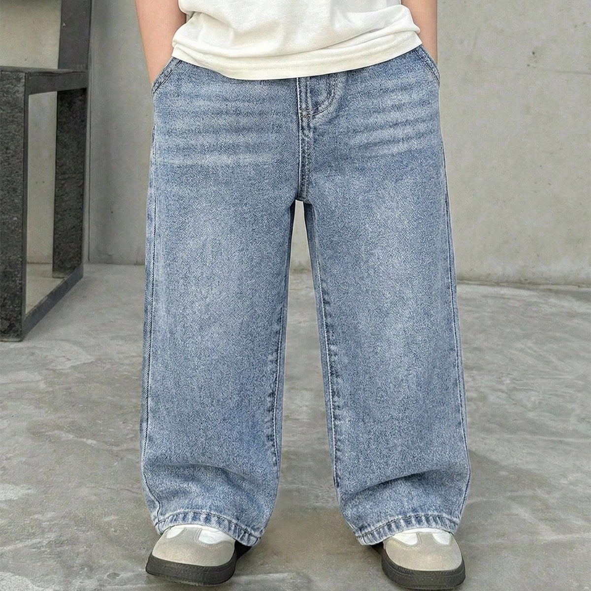 Pantalones vaqueros azules de pierna recta y holgada para niño