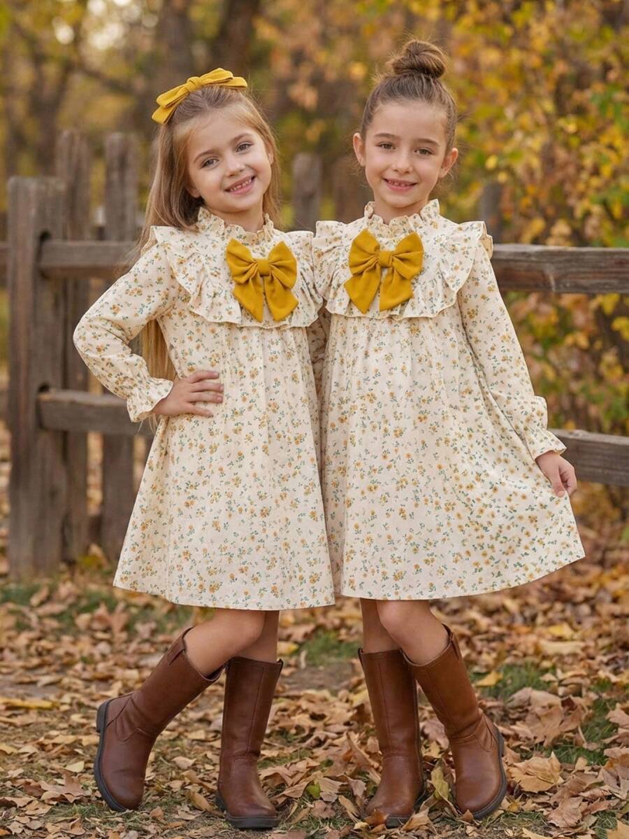 SHEIN Emery Rose Kids 小女孩可爱度假休闲杏色碎花图案蝴蝶结长袖宽松连衣裙,秋季碎花连衣裙 - 彩色 - 查看 1
