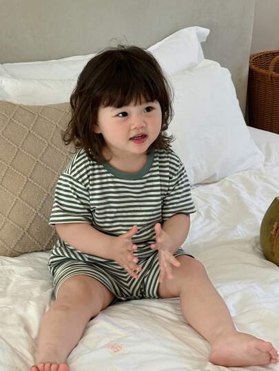 Dazy Kids 女婴圆领长袖T恤和宽松短裤睡衣套装（2件套）