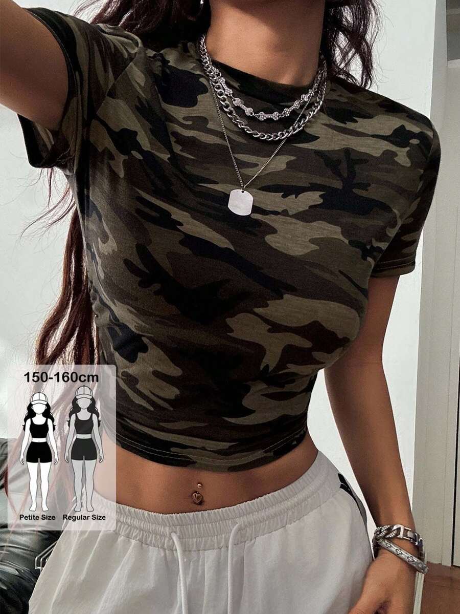 SHEIN Coolane Petite 女士小码夏季街头风时尚休闲外出印花迷彩弹力舒适收腰圆领短袖松紧侧边短款T恤,适合小码身材,具有拉长身形的效果 - 軍綠色 - 查看 1