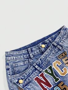 ROMWE Avant Váy denim mini cạp siêu thấp với huy hiệu thể thao nữ thêu số. - Màu xanh lam - Xem 2