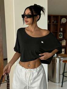 SHEIN EZwear Áo thun nữ 100% cotton màu đen, phong cách thể thao tối giản, thích hợp cho tiệc tùng, sân bay, lễ hội âm nhạc, trang phục mùa hè. Kiểu dáng thoải mái, gợi cảm, hở vai, dáng rộng, cổ tròn, thanh lịch. - màu đen - Xem 7