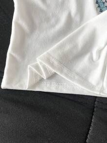 SHEIN Vintaside Kids 2件套新生儿男宝宝休闲条纹字母和人脸印花背心上衣和松紧腰短裤套装，春夏款 - 白色 - 查看 6