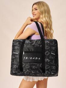 FRIENDS X SHEIN 1. 可爱的卡通人物图案，可收纳旅行包、沙滩包，适合通勤、运动、休闲、郊游，大容量，男女老少皆宜，学生适用，可固定在普通行李箱拉杆上，亦可作为友谊相框使用。 - 黑色 - 查看 9