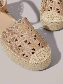 Styleloop Ladies Flat Bottom Round Toe Electric Embroidery Flower Hemp Rope Beach Leisure Holiday Sandals - Khaki - View 5