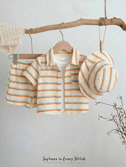 Cozy Pixies Bộ quần áo thường ngày cho bé trai: áo sơ mi ngắn tay cài cúc phía trước và quần short in họa tiết kẻ sọc.