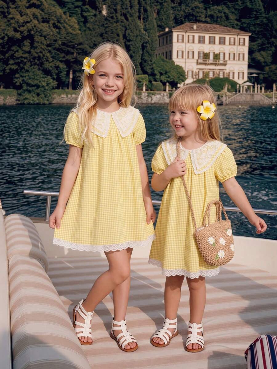 Elladie kids 1件女童夏季新款蕾丝彼得潘领花卉饰边后背纽扣黄色格子面料花瓣袖娃娃裙，蕾丝下摆，简约百搭乡村度假风儿童连衣裙 - 黃色 - 查看 1