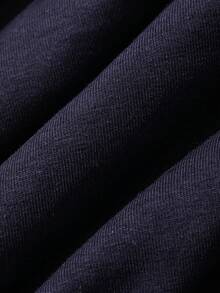 Bộ đồ ngủ nam màu xám in chữ gồm áo ba lỗ và quần short, thích hợp cho mùa hè. - Nhiều màu - Xem 3