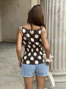 Pariaura Áo croptop không tay ôm sát, buộc dây, màu be, tông cà phê đậm, chấm bi lớn, phong cách retro girl vibe. - màu nâu - Xem 2
