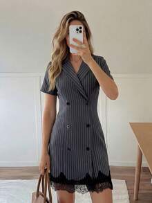 Easowa Vestido mini de mujer de moda de verano con rayas, doble botonadura y parches de encaje - Gris - Ver 4