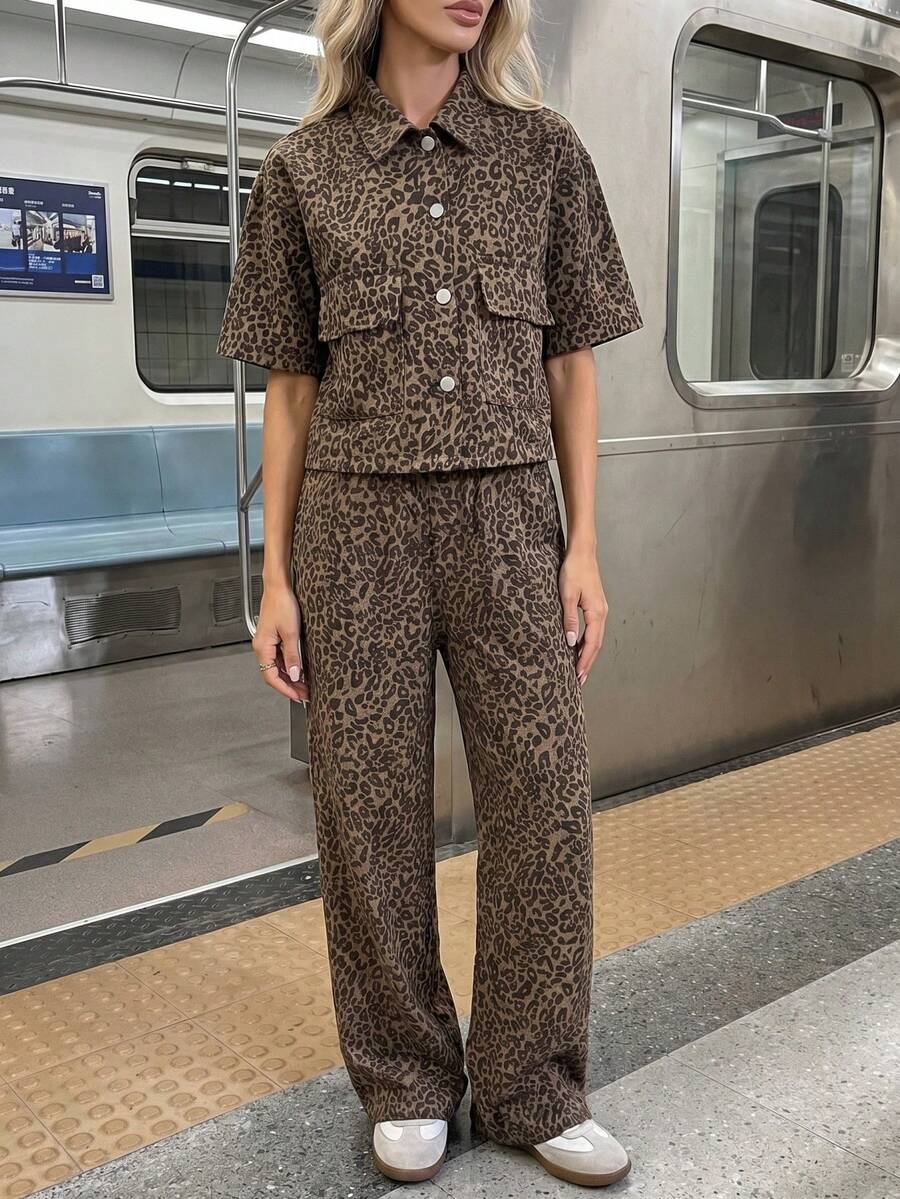 SHEIN 2 piezas Conjunto de camisa suelta y pantalones de niña preadolescente con estampado de leopardo - Multicolor - Ver 1
