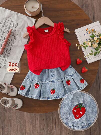 SHEIN 两件套女婴荷叶边无袖纯色上衣+草莓刺绣牛仔裙套装，可爱甜美夏季亲子装