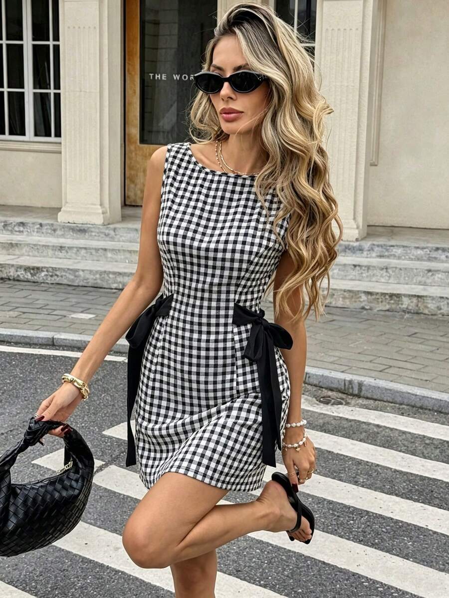 Pariaura 黑灰白格子蝴蝶结连衣裙，优雅的春夏度假装扮，适合派对场合，新款春夏女士格子蝴蝶结连衣裙，收腰设计 - 黑與白 - 查看 1