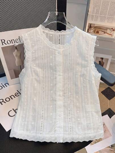 Franclia Damen Weiße Lochstickerei Ärmellose Bluse, Stehkragen Knopfleiste Rüschensaum Spitzendetails Lässiges Sommer Top, Boho Ausschnitt Baumwollmischung Hemd für den täglichen Urlaub
