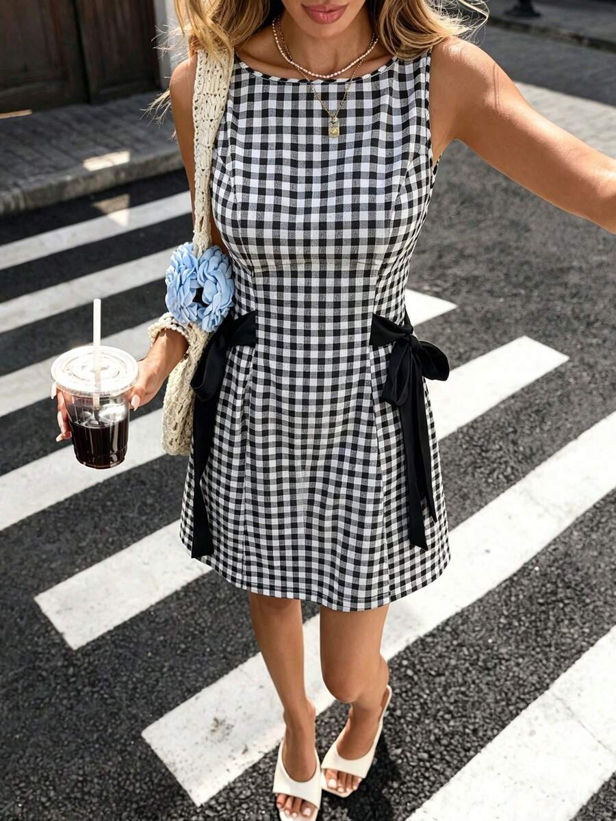 Pariaura 黑灰白格子蝴蝶结连衣裙，优雅的春夏度假装扮，适合派对场合，新款春夏女士格子蝴蝶结连衣裙，收腰设计 - 黑與白 - 查看 1