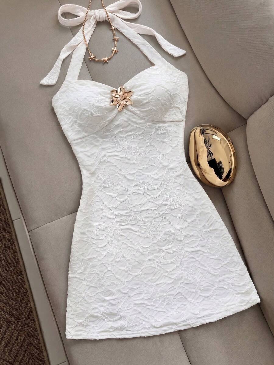 GlowEve 无袖吊带系带金属扣纹理面料修身迷你连衣裙，适合音乐节、波西米亚下午茶、夏季等场合。 - 白色 - 查看 1