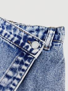 SHEIN Y2K 复古水洗牛仔短裙，春假不对称腰部裹身设计，尽显少女时尚品味。Y2K 夏季精致刺绣浅色水洗牛仔短裙，休闲街头风，低腰剪裁，舒适百搭，尽显时尚魅力。适合春夏季节穿着，优雅度假风，春假海滩度假必备单品。 - 藍色 - 查看 4