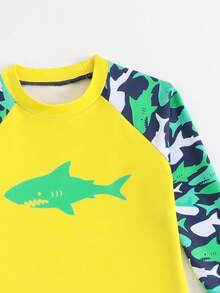 SHEIN Bộ đồ bơi in hình cá mập hoạt hình dành cho bé trai, thích hợp cho bãi biển và bơi lội, mùa hè. - Màu vàng - Xem 4