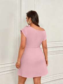 Femmeverse Plus Size Women's Solid Color Floral Decor Ruched Shoulder Design Fashionable Short Dress - Pink - View 2