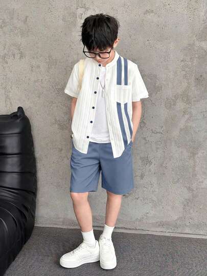 SHEIN Mirajuku 3件套：男童白色衬衫（撞色花卉图案）、宽松白色裤子（撞色图案）和丝带装饰