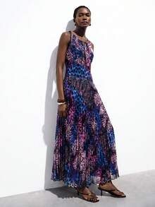 Aveloria Modichic Đầm chiffon in họa tiết, cổ yếm, vạt nhún, không tay - Màu tím - Xem 6