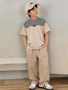 SHEIN Little Byeori 两件套儿童/青少年男童休闲撞色圆领短袖T恤和卡其色运动裤套装，适合春夏季节、外出、情人节、约会、旅行、度假、家庭聚会、返校、婚礼、晚间活动、运动、生日派对等场合。 - 彩色 - 查看 3