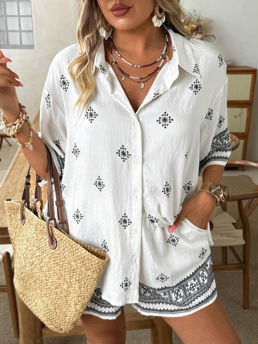 Ceyna Ensemble à la mode et polyvalent de style vacances, composé d'une chemise à manches courtes imprimée à simple boutonnage et d'un short à jambes larges. Tenue d'été légère et ample pour un look décontracté - Blanc - Voir 1