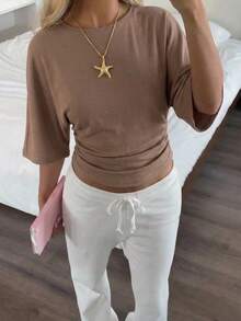 Aloruh 女士纯色棉质圆领蝙蝠袖短袖褶裥露脐休闲T恤，黑色上衣，适合正式场合、特殊场合，可重复穿着，蝴蝶袖设计，舒适柔软透气。 - 卡其色 - 查看 8