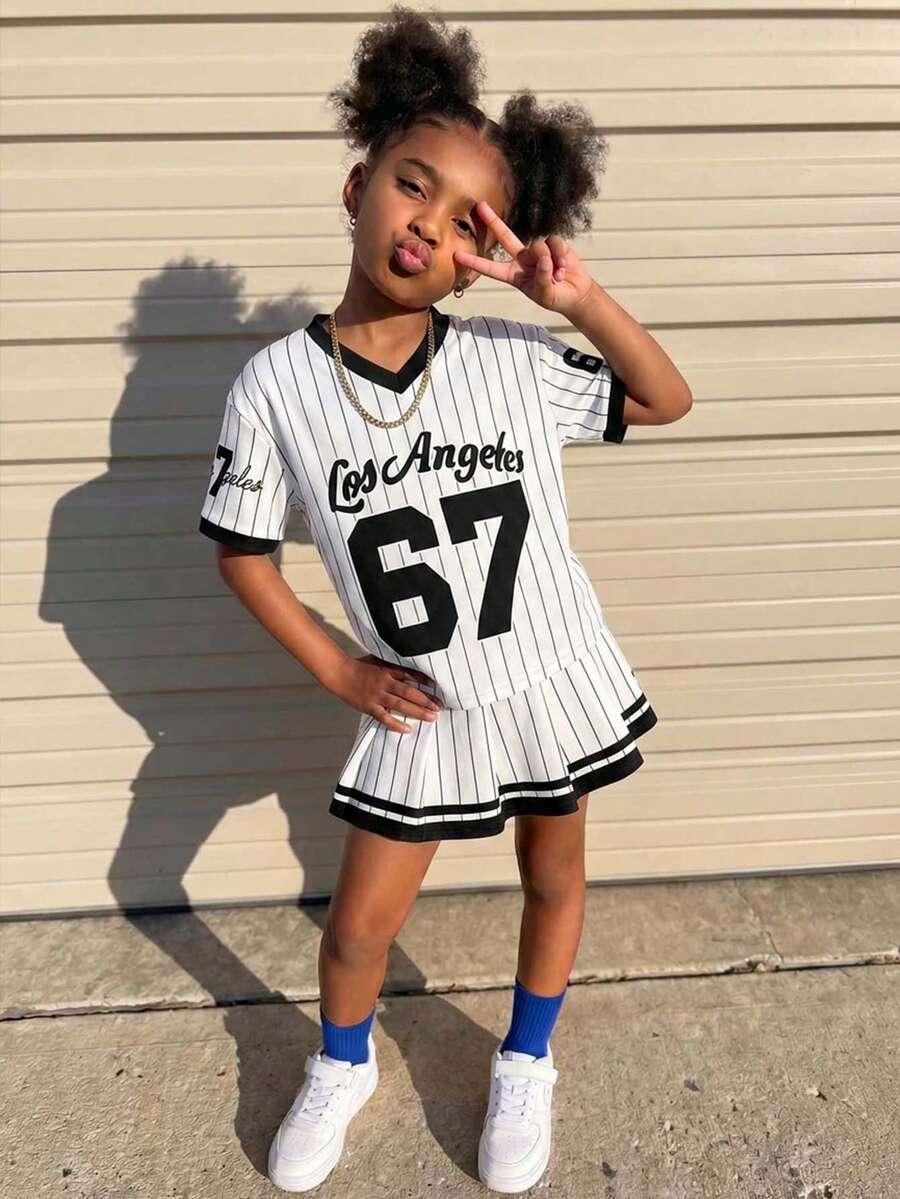 Bộ đồ thường ngày cho bé gái tuổi teen: áo tay ngắn và chân váy ngắn in số đen trắng. - Đen và trắng - Xem 1