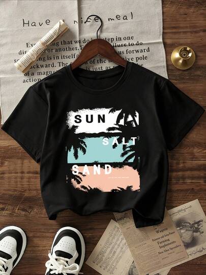 男童短袖圆领T恤，度假棕榈树剪影及字母印花，时尚彩色方块印花，柔软舒适面料，黑色男童印花短袖圆领T恤，适合外出、日常穿着、街头时尚T恤