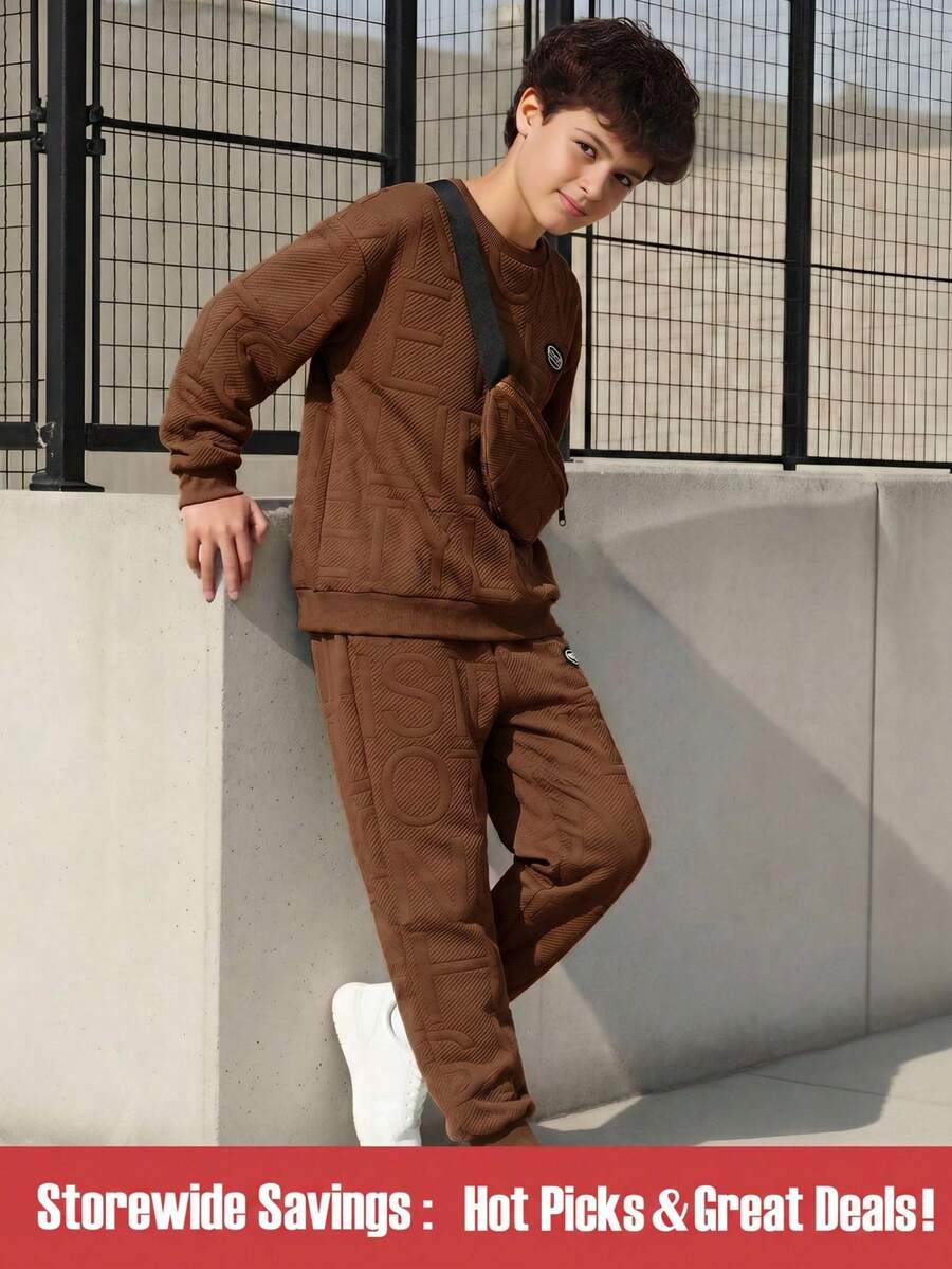 SHEIN 青少年男孩棕色3D提花套頭衫長褲3件套,附腰包,秋季校園運動休閒街頭風套裝 - 棕色 - 查看 1
